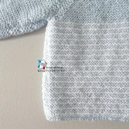 Brassière 3 mois 2 couleurs blanc-lait et bleu-azur,  brassière manches raglan mixte layette sur commande