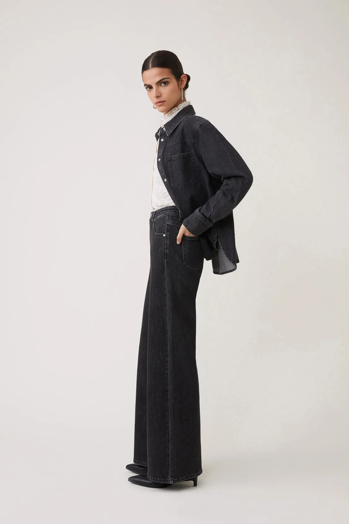 Jean large taille haute à micro strass